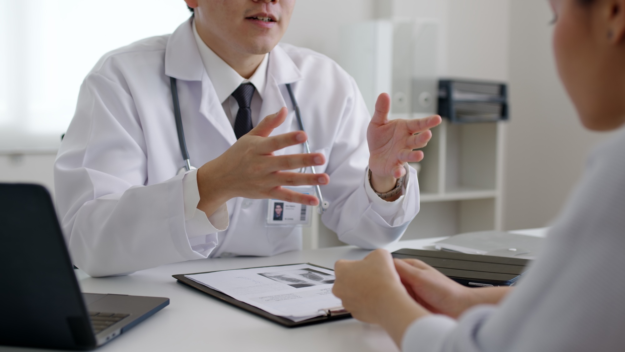 Friendly,Medic,Service,People,Or,Asia,Male,Help,Talk,Discuss
